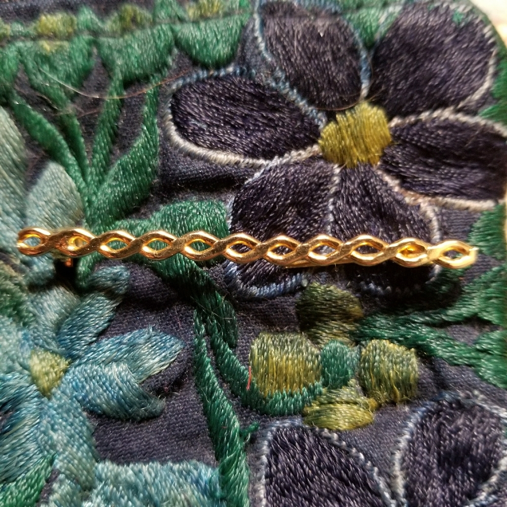 Vintage simple bar pin gold tone brooch